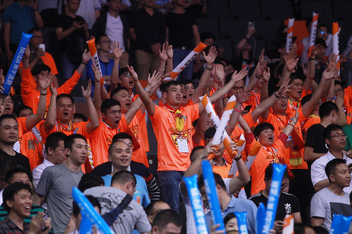 广州队鏖战福建队，范弗利特状态火热